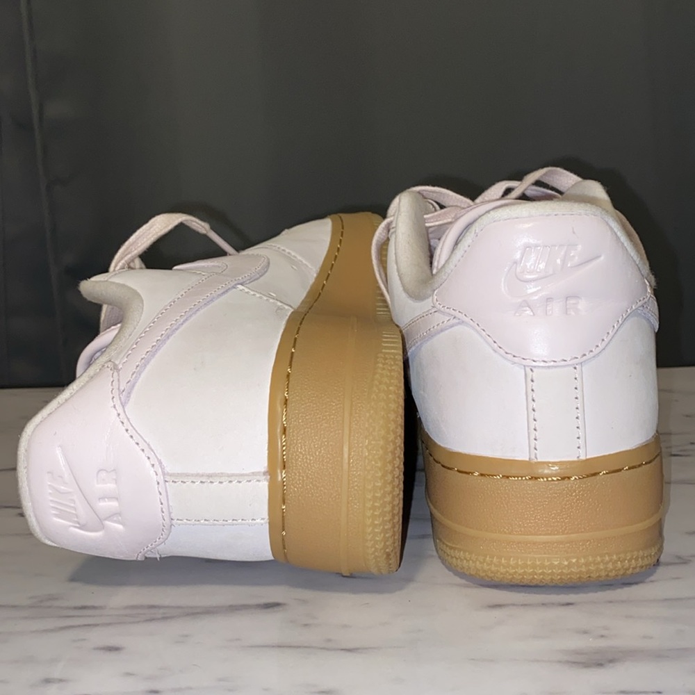 Nike - Picture 4 of 5